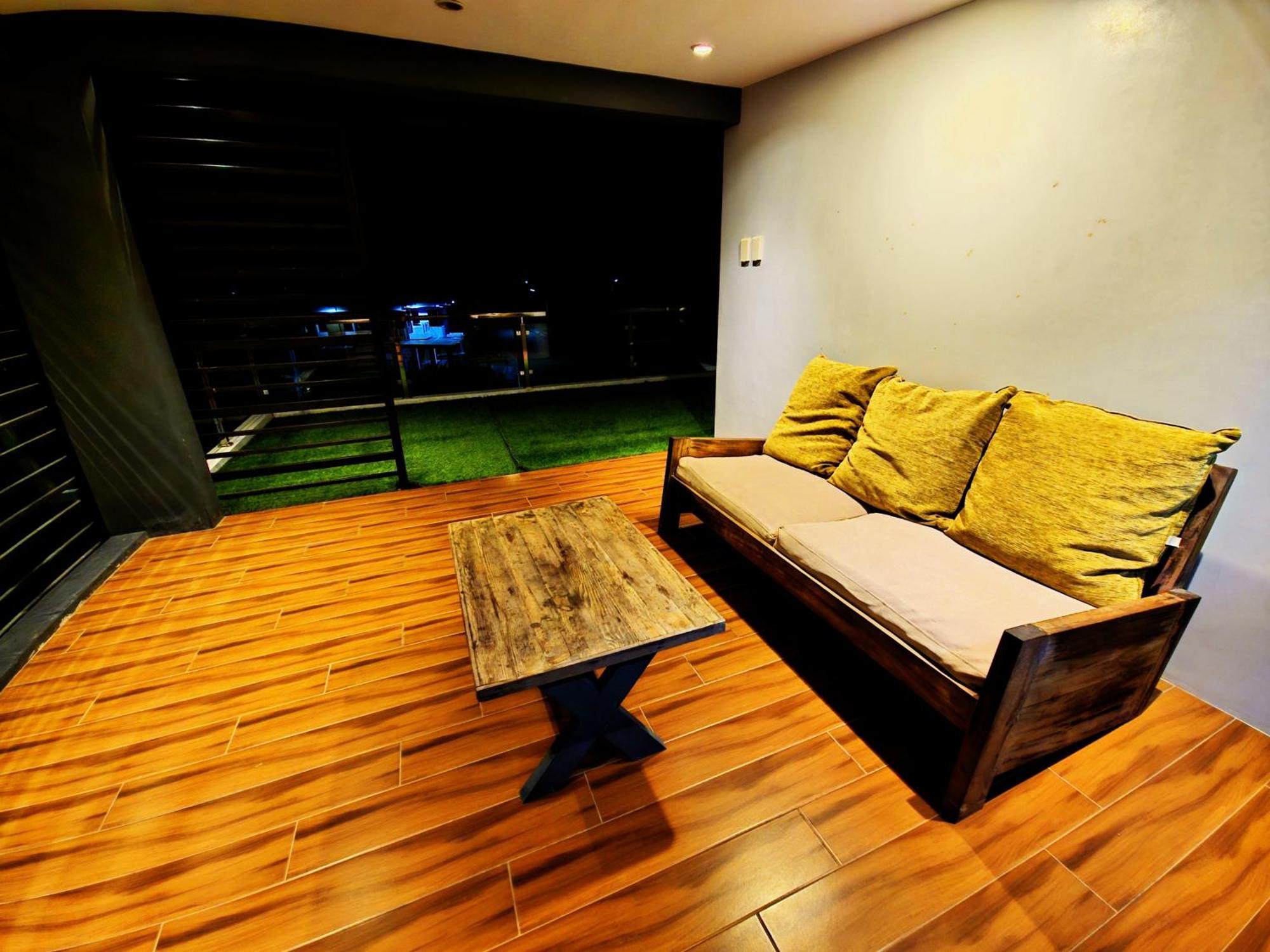Overlooking Staycation At Sandari Batulao Tagaytay City Exterior foto
